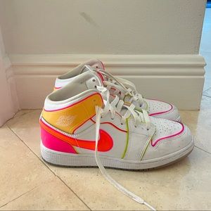 Air Jordan 1 Mid SE GS ‘Edge Glow’